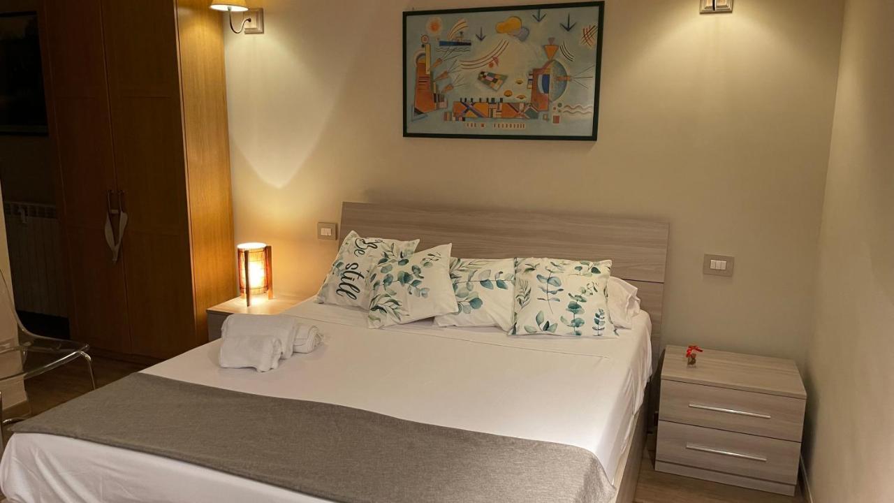 Frank Host Roma Lux , Metro A A 50 M, Simple Check-In Con Codice A Qualsiasi Orario Apartment ภายนอก รูปภาพ